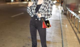 黑色格子裤子怎么搭配衣服和鞋子 格子裤子配什么鞋子