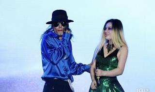 杰克逊与布兰妮是什么时间同台演出 迈克尔杰克逊布兰妮