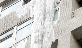 郑州一地铁站内漏水